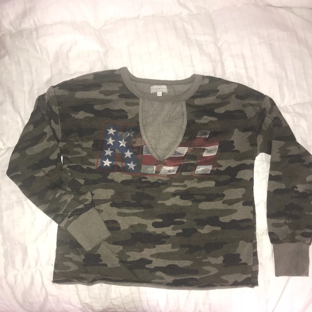 Cropped “style” KISS pull over. - Picture 2 of 4
